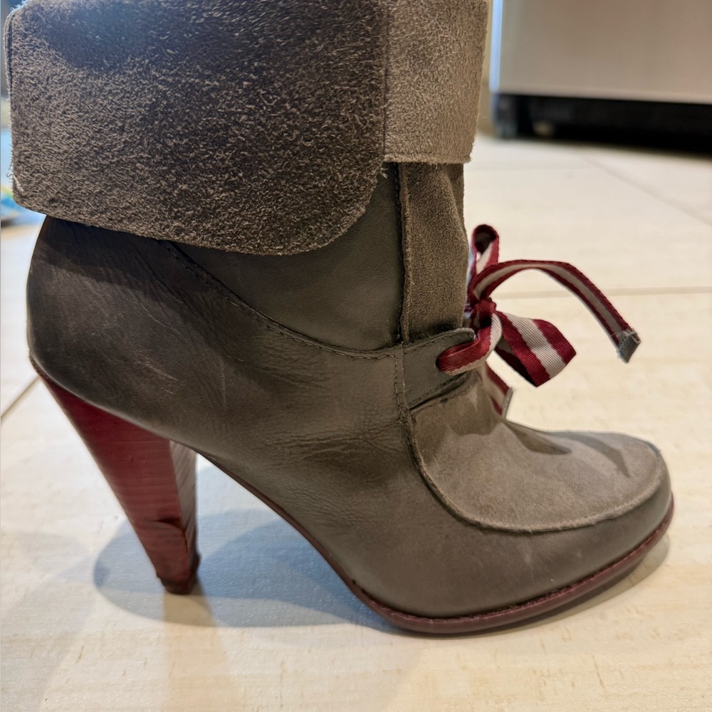 Poetic Licence - Headliner Boot in Grey size 9, EUC